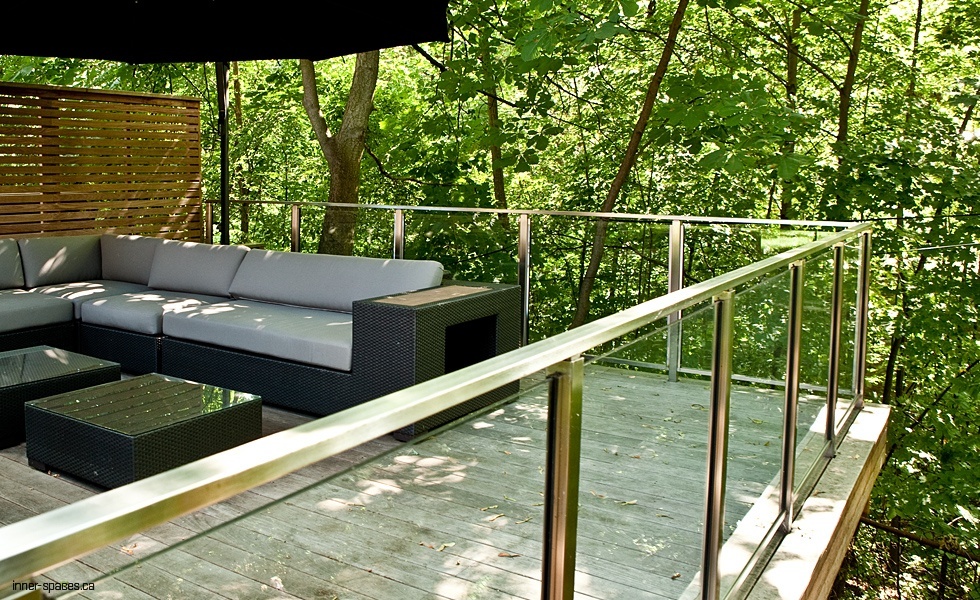 Stainless steel and glass railing